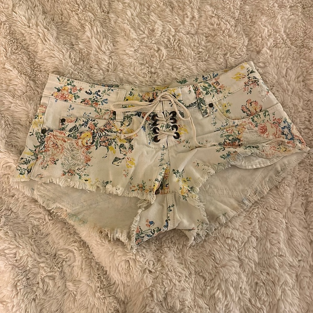 Billabong Size 0 Lace-Up Shorts